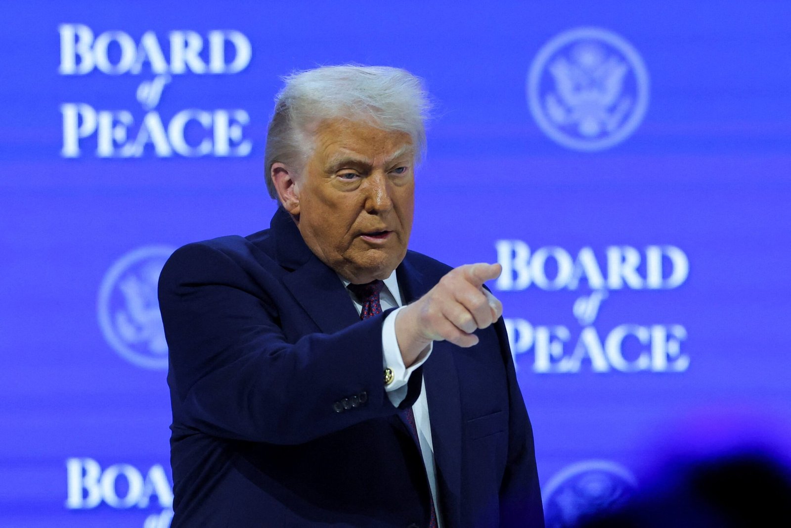 Trump volta a ameaçar o Irã e diz que ‘grande força’ está a caminho do Oriente Médio