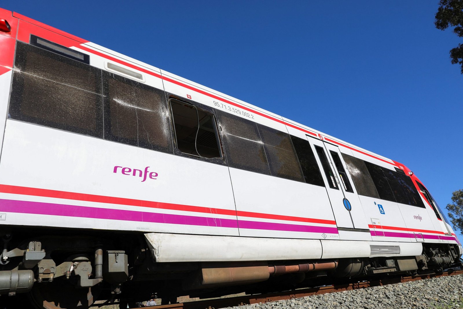 Trem bate em guindaste na Espanha, no 4º acidente em uma semana; maquinistas convocam greve