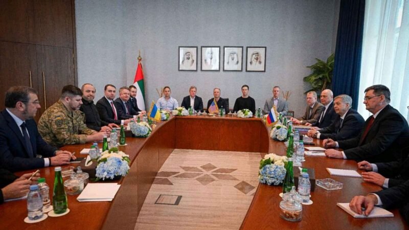 Segunda reunião trilateral entre EUA, Ucrânia e Rússia termina sem resolução sobre guerra