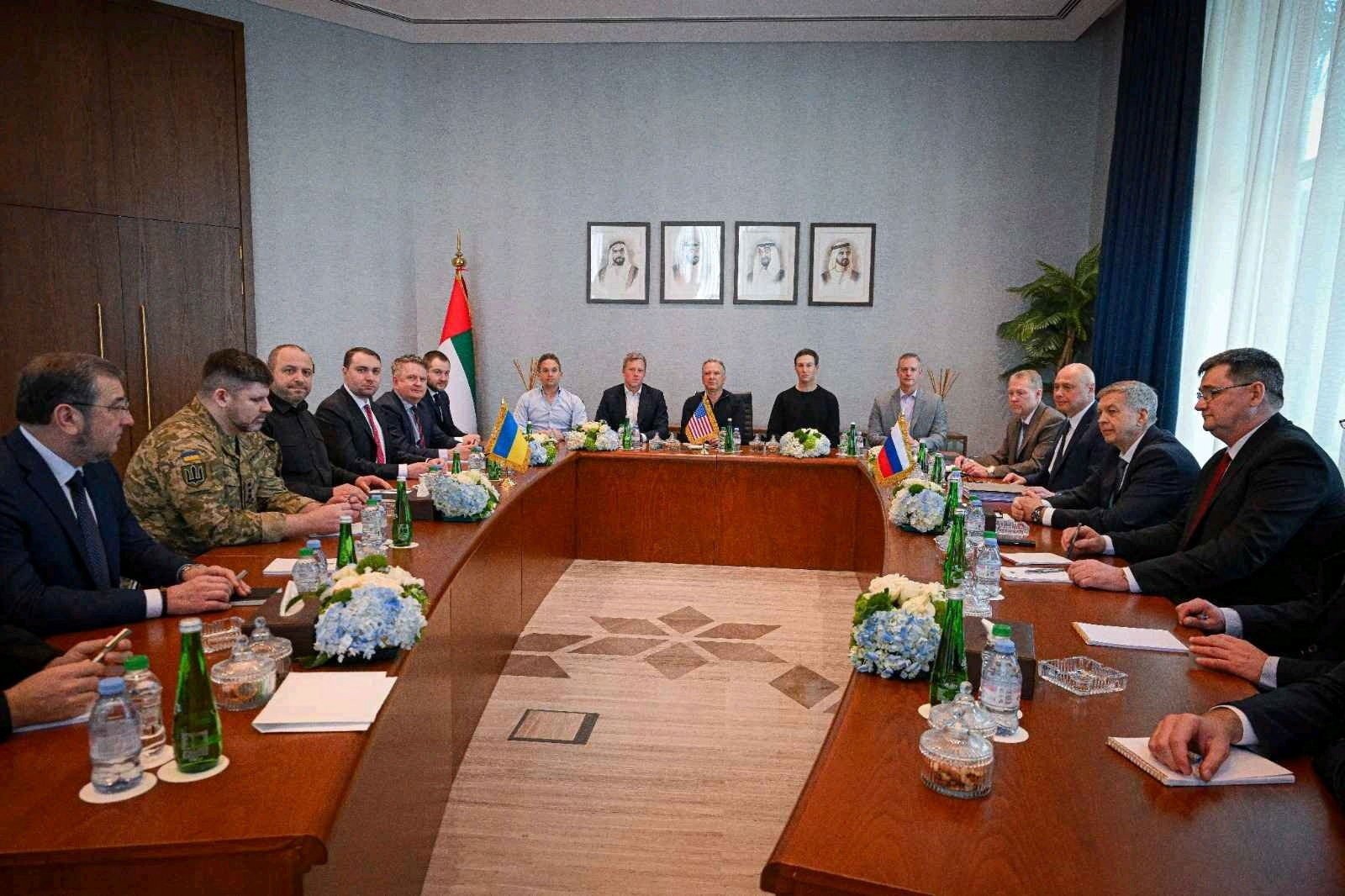 Segunda reunião trilateral entre EUA, Ucrânia e Rússia termina sem resolução sobre guerra