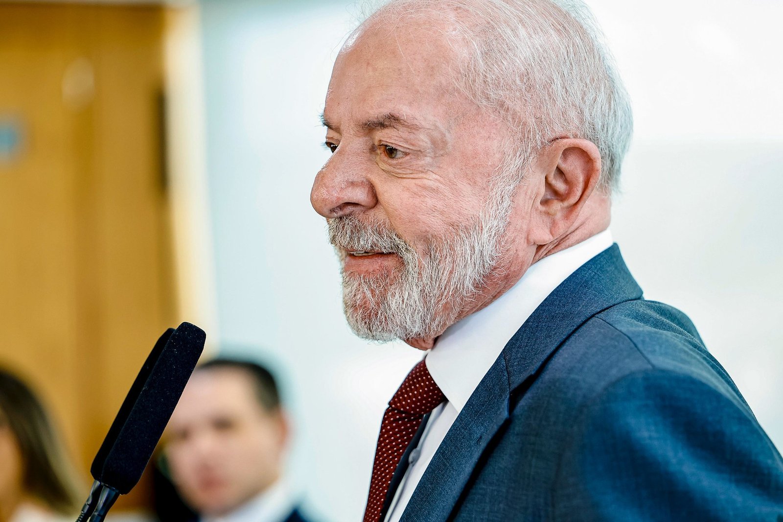 Em meio a ofensivas políticas e comerciais de Trump, Lula busca fortalecer laços com Ásia