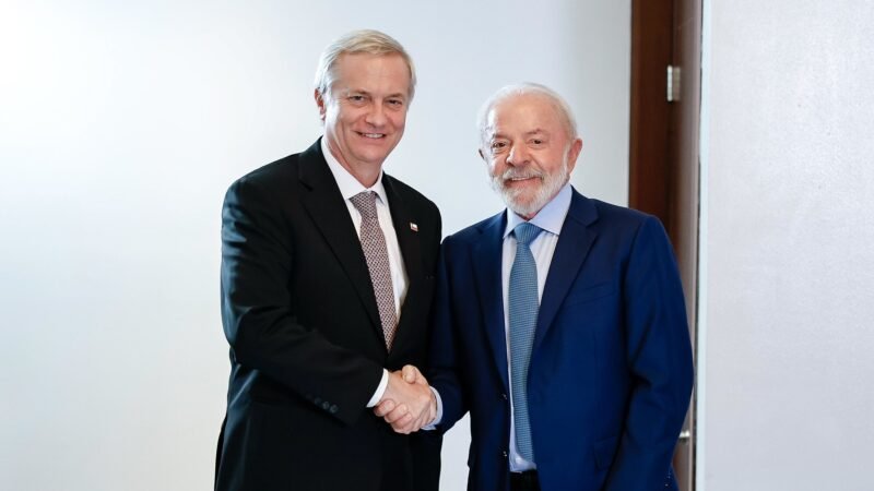 No Panamá, Lula se reúne com presidente de direita eleito no Chile; Kast substituirá esquerdista Boric
