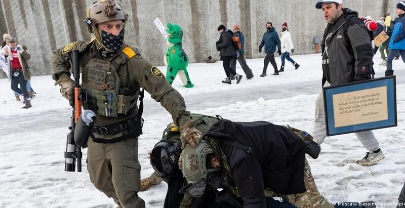 Agentes de imigração dos EUA detiveram quatro crianças em Minnesota, dizem escolas locais