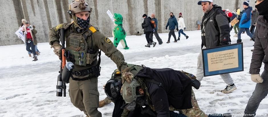 Agentes de imigração dos EUA detiveram quatro crianças em Minnesota, dizem escolas locais