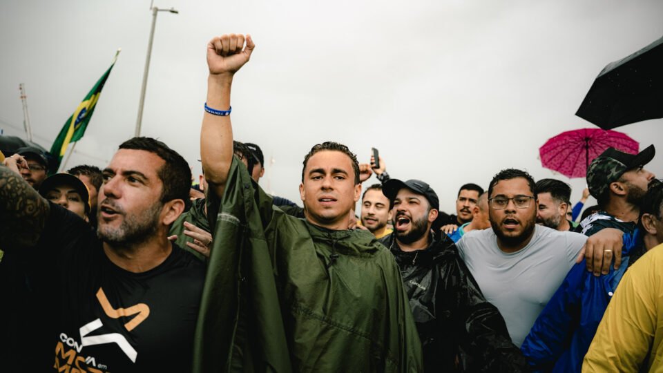 Michelle Bolsonaro chama Nikolas de “um grande líder” em meio a caminhada