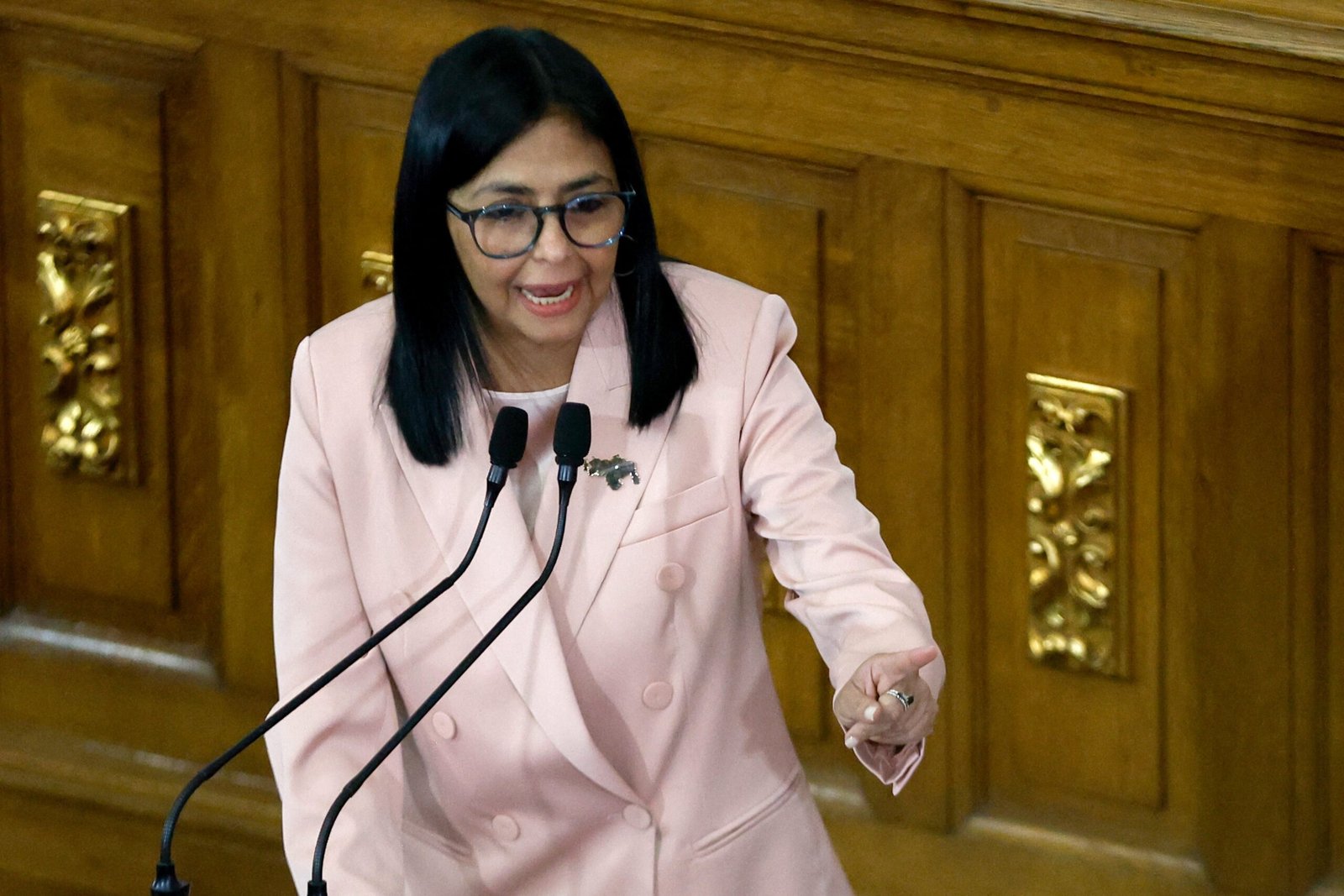 ‘Chega de ordens de Washington’, diz presidente interina da Venezuela