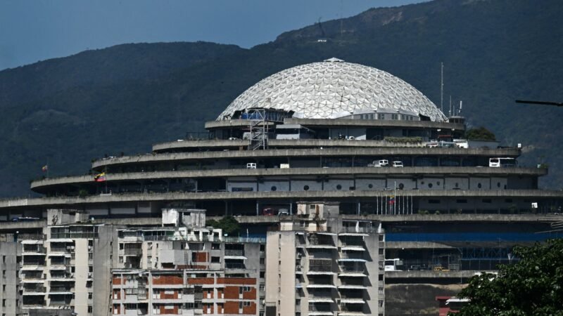 Presidente interina da Venezuela anuncia lei de anistia geral e diz que vai transformar prisão em centro esportivo e cultural