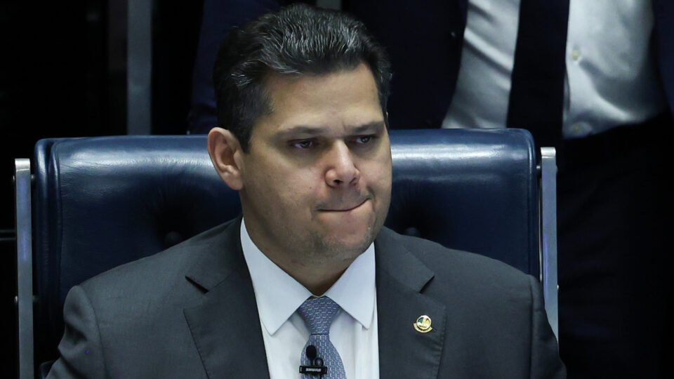Vínculos de Alcolumbre na mira em escândalo de R$ 400 milhões