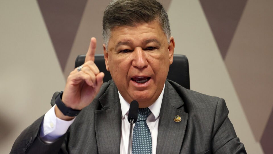 Presidente da CPMI do INSS pede audiência com Toffoli para ter acesso a dados de Vorcaro