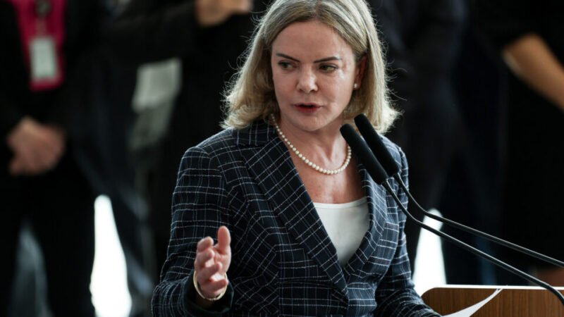 Gleisi diz que deve ser substituída por ex-número 2 de Padilha no governo