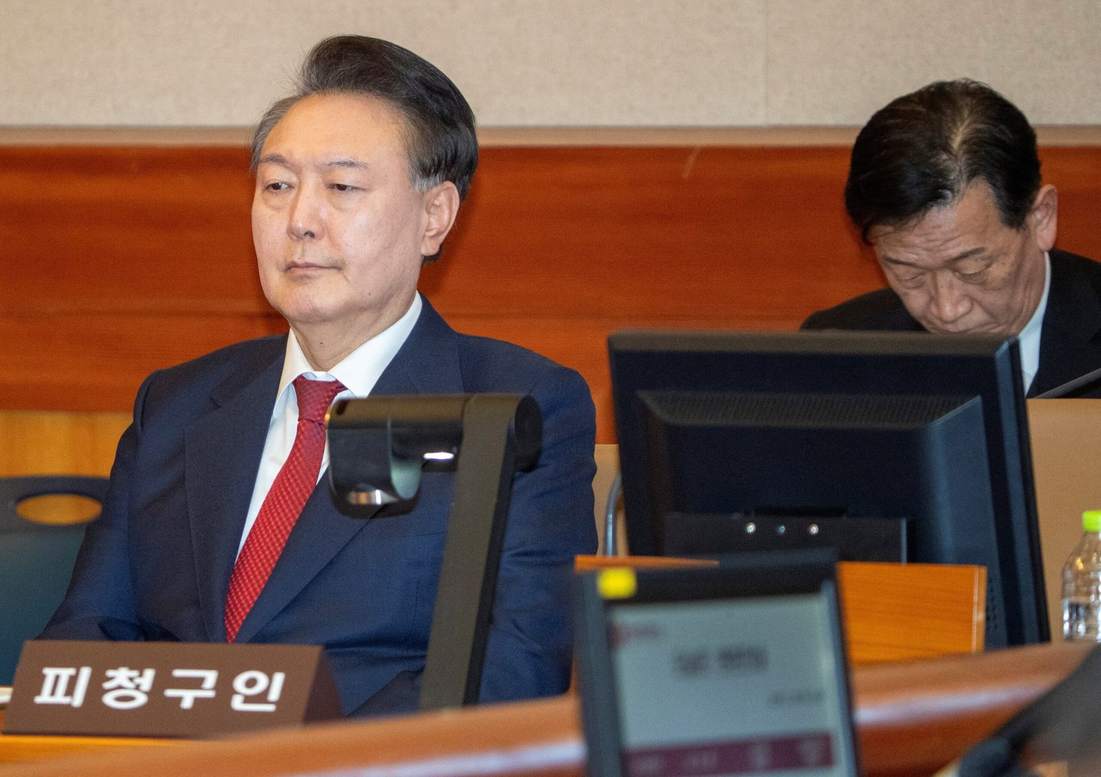 Ex-presidente sul-coreano pede desculpas um dia após condenação à prisão perpétua