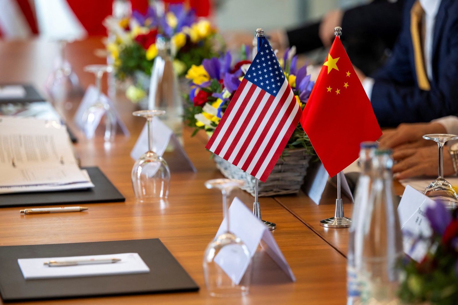 China pede que Trump revogue tarifas de importação após decisão da Suprema Corte