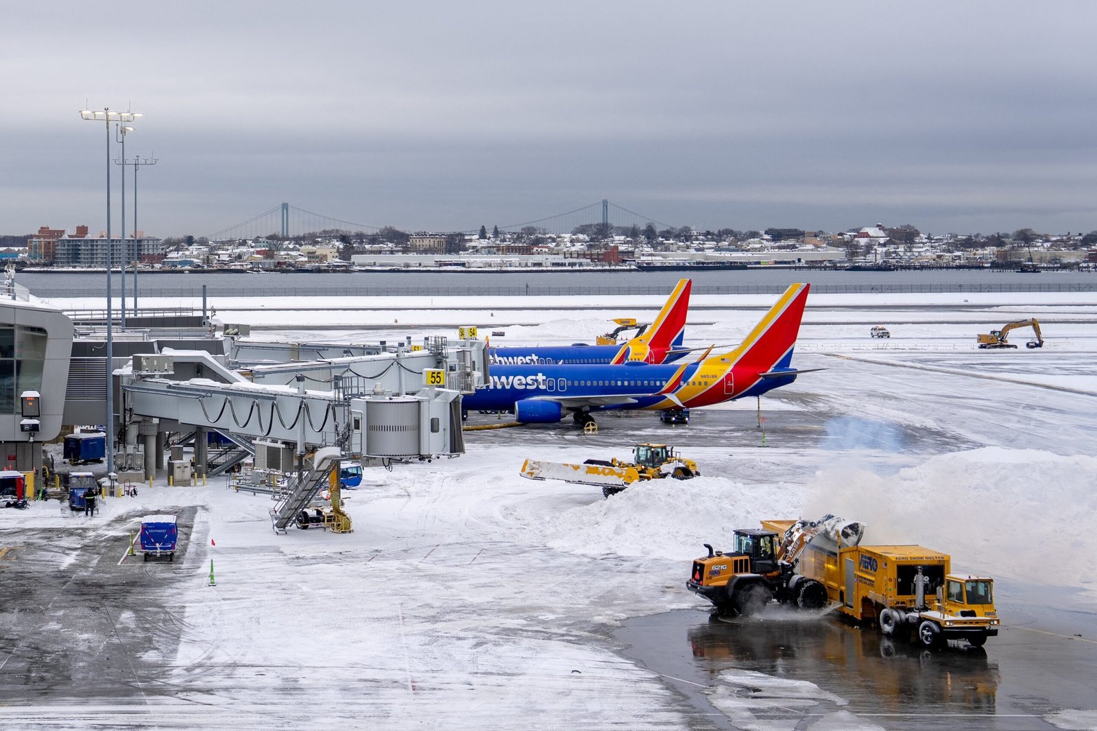 Voos são cancelados por conta de tempestade de neve em Nova York