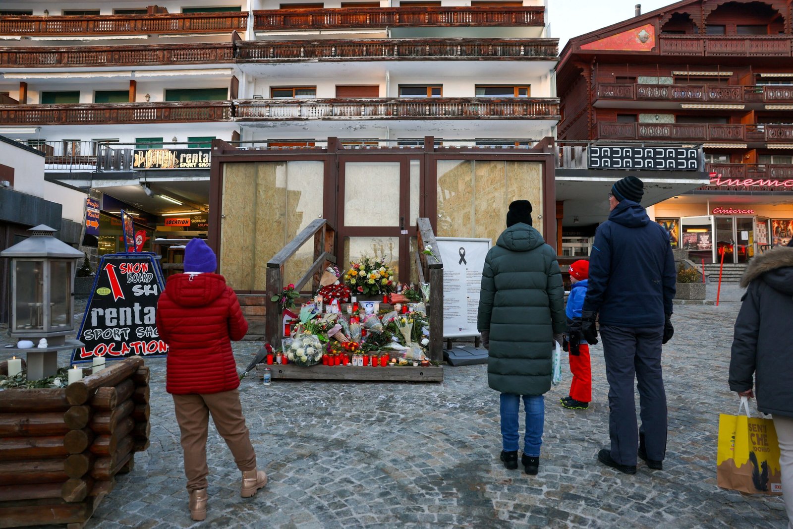 Após um mês, morre jovem ferido em incêndio em bar na Suíça no Ano Novo; vítimas chegam a 41
