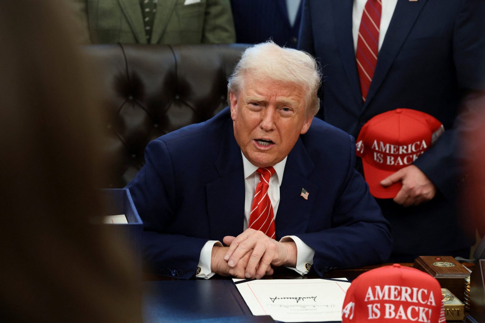 ‘Acho que está na hora do país seguir em frente com outro assunto’, diz Trump, sobre caso Epstein