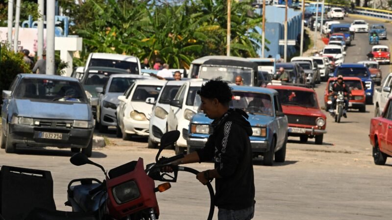 Cuba vai racionar combustíveis diante de bloqueios impostos pelos EUA