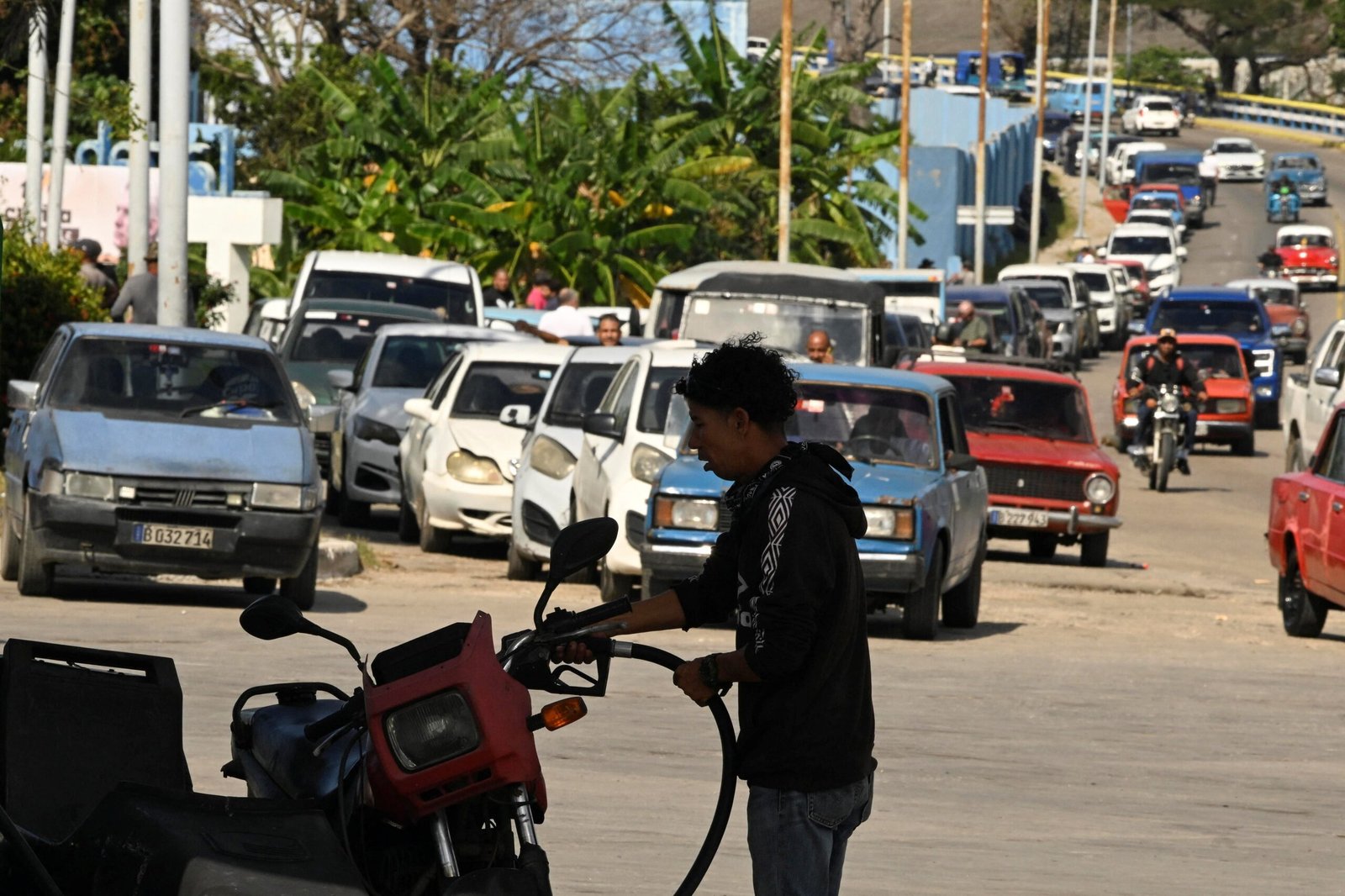Cuba vai racionar combustíveis diante de bloqueios impostos pelos EUA