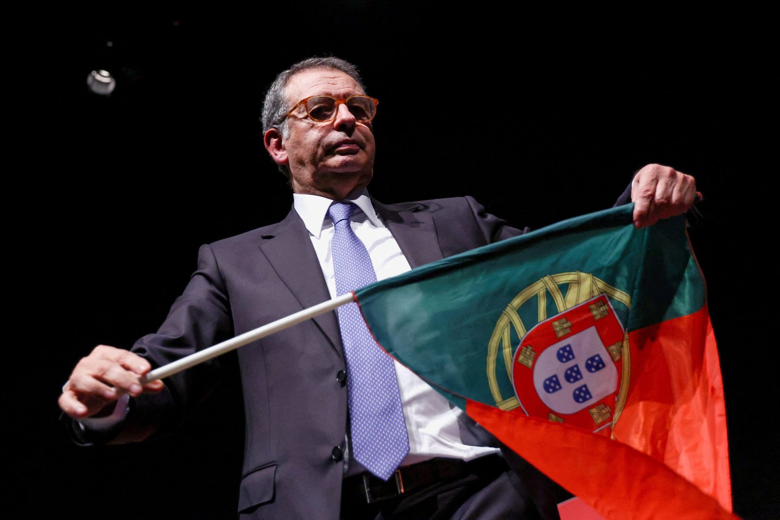 Portugal volta às urnas em 2º turno histórico entre esquerda e extrema direita para escolher novo presidente