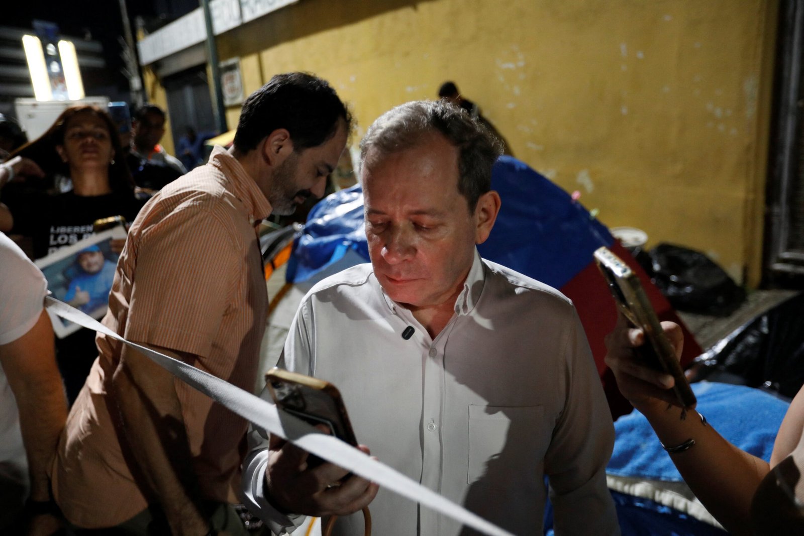 Venezuela diz que pediu prisão de político horas após ele ser libertado; oposição fala em sequestro