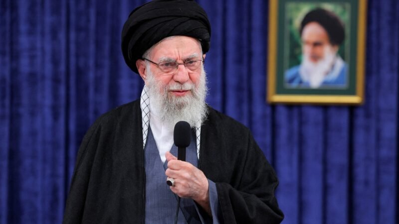 Iranianos protestam na véspera de feriado da Revolução Islâmica e gritam nas varandas: ‘Morte ao ditador’