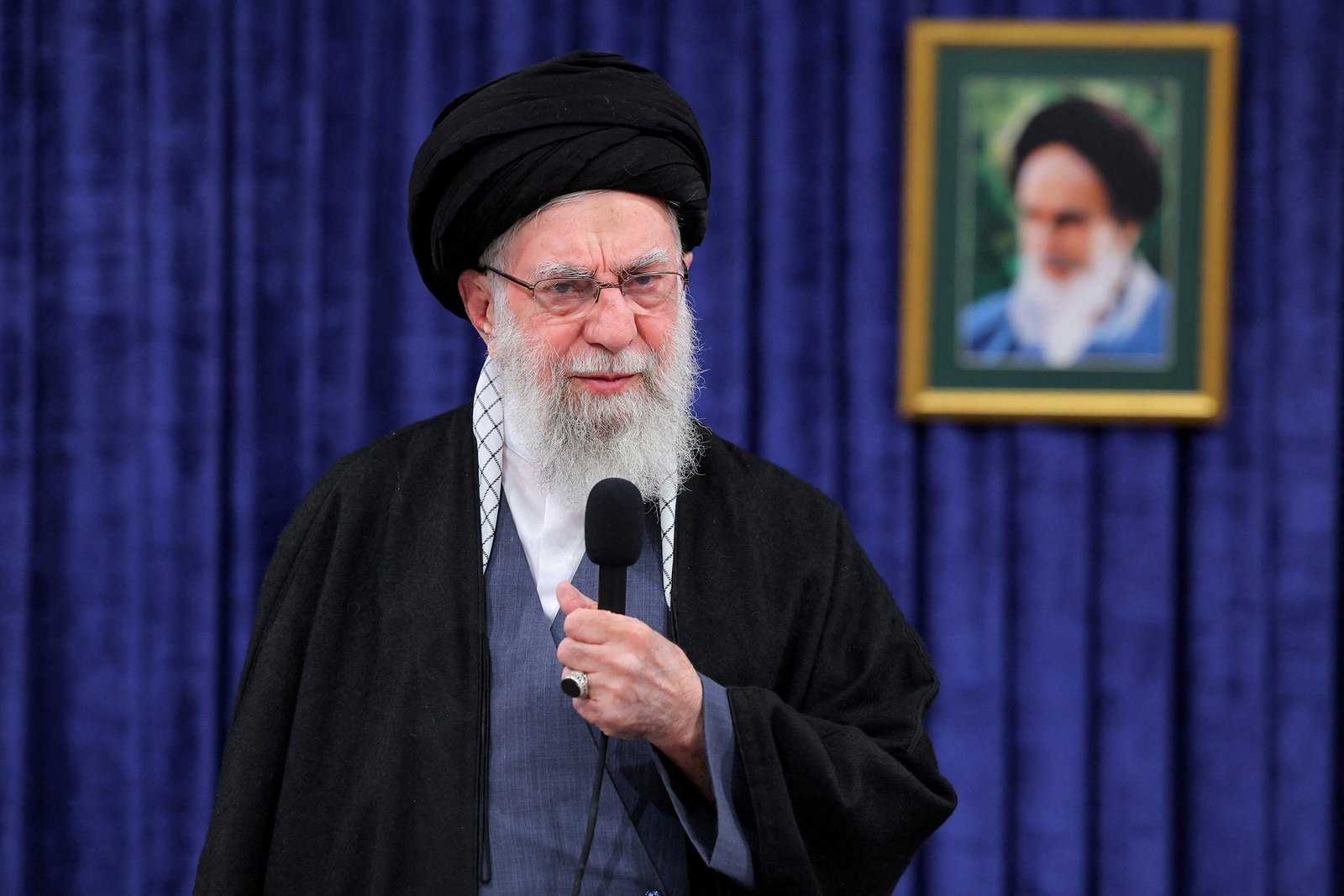 Iranianos protestam na véspera de feriado da Revolução Islâmica e gritam nas varandas: ‘Morte ao ditador’