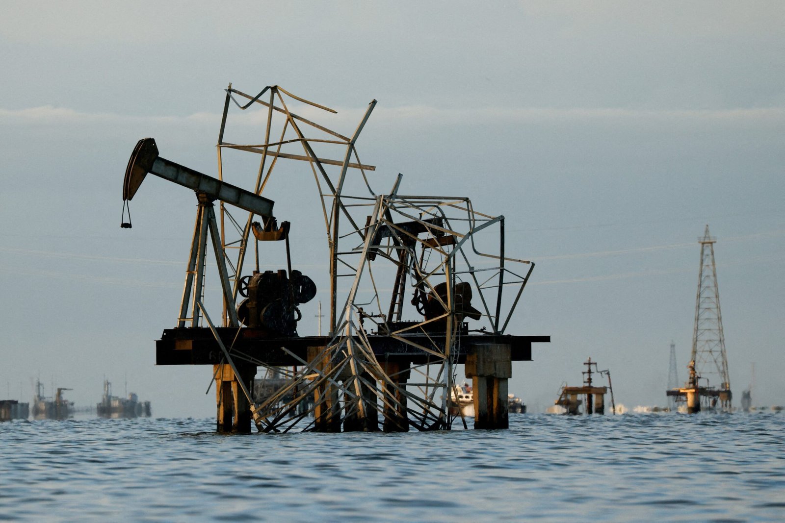 EUA flexibilizam sanções e permitem que petrolíferas globais retomem operações na Venezuela