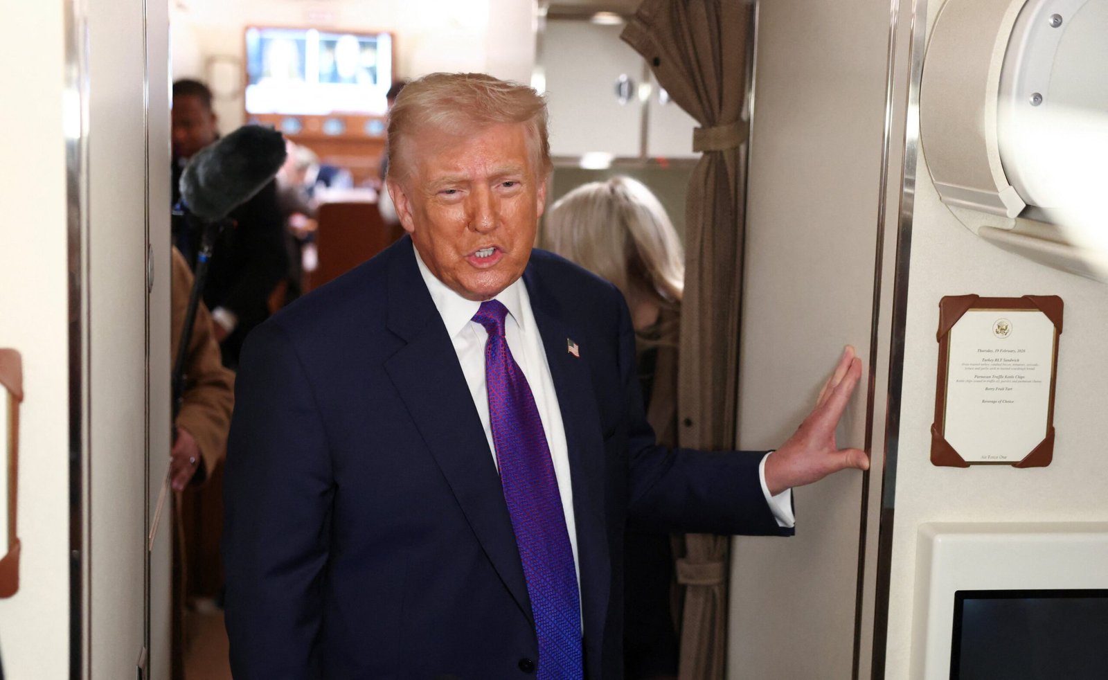 Trump diz que Obama cometeu grande erro ao comentar ‘informações sigilosas’ sobre existência de ETs