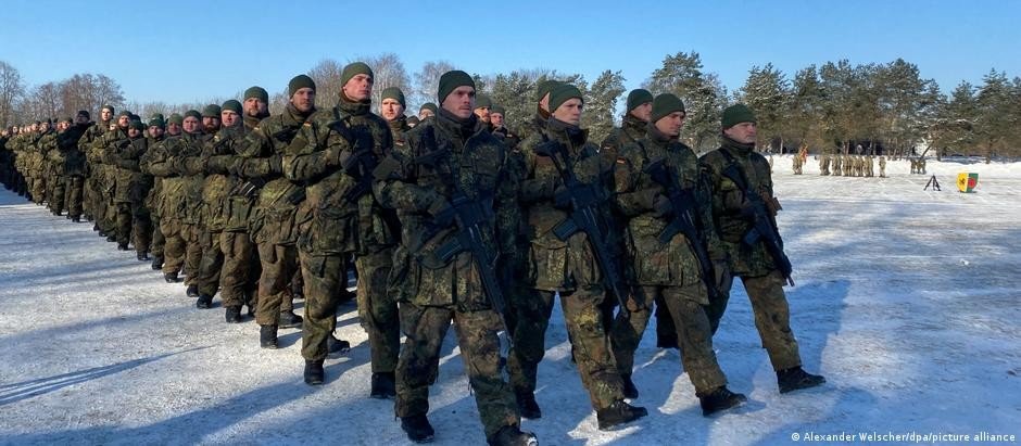 Chefes militares europeus defendem rearmamento contra a Rússia