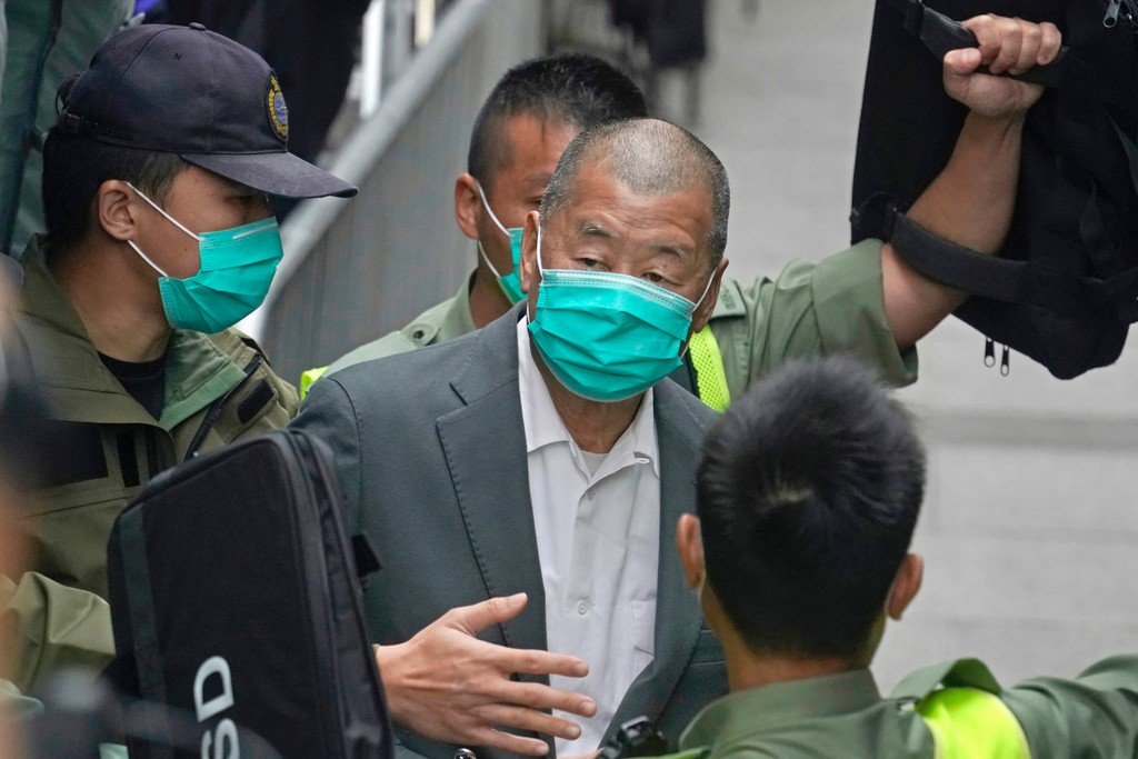O crítico da China e ex-magnata da mídia Jimmy Lai é condenado a 20 anos de prisão em caso de segurança em Hong Kong