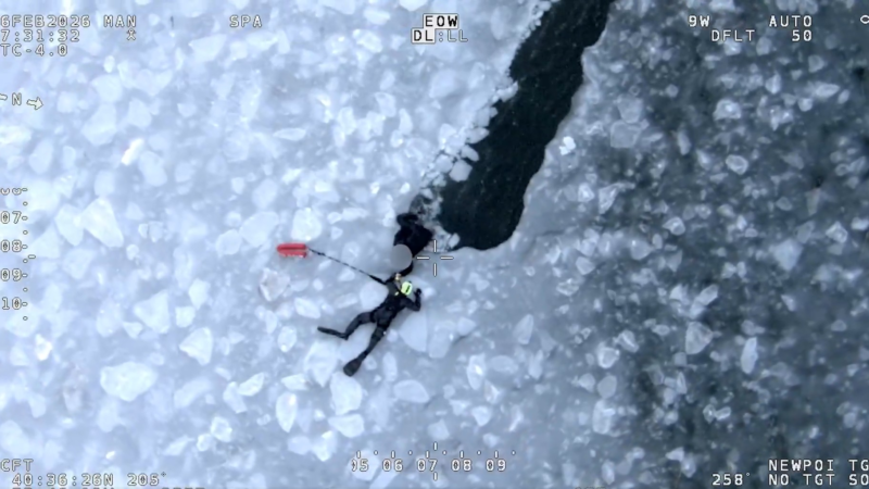 Polícia usa helicóptero para fazer resgate de três homens em águas congeladas em Nova York; veja VÍDEO