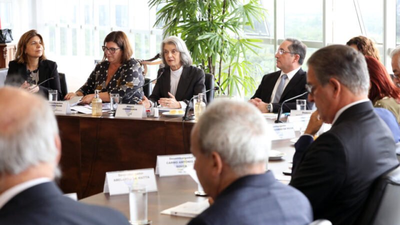 Cármen Lúcia apresenta regras de conduta a presidentes de TREs para eleições 2026