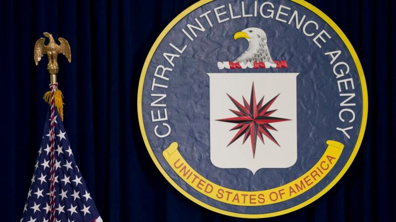 CIA faz post nas redes para recrutar espiões no Irã em meio às ameaças de Trump ao país