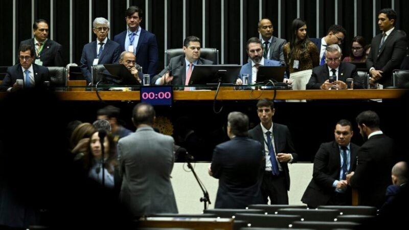 Retomada no Congresso: Oposição foca em derrubar veto à dosimetria e Banco Master