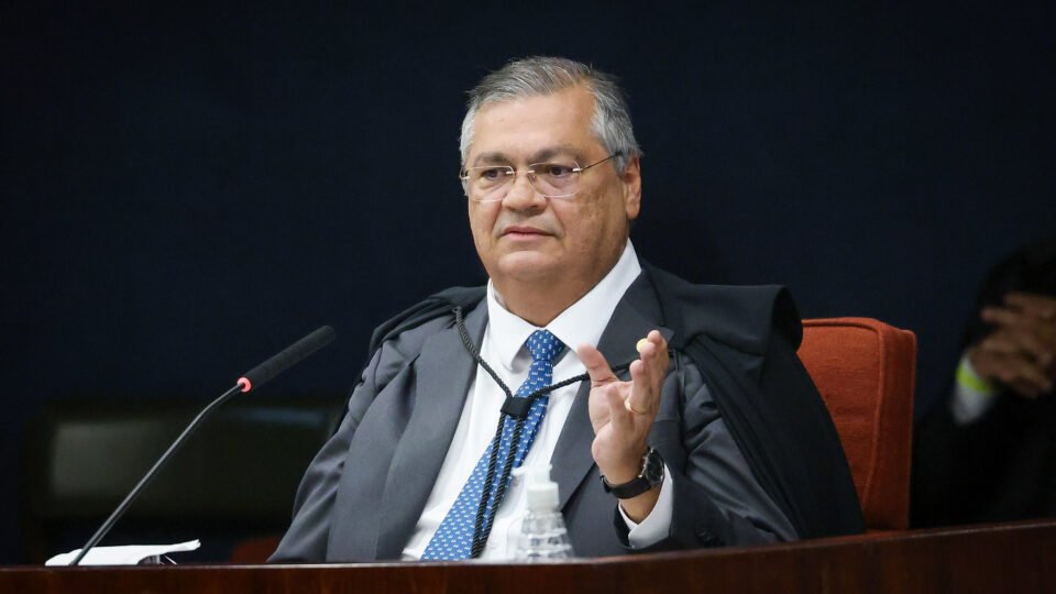 Dino arquiva parte de investigação contra senador flagrado com dinheiro na cueca