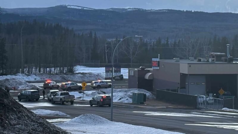 Ataque em escola e casa deixa 9 mortos e 25 feridos no Canadá; atiradora também morreu