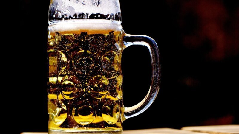 Bar nos EUA serve cerveja grátis até primeiro insulto de Trump em discurso no Congresso