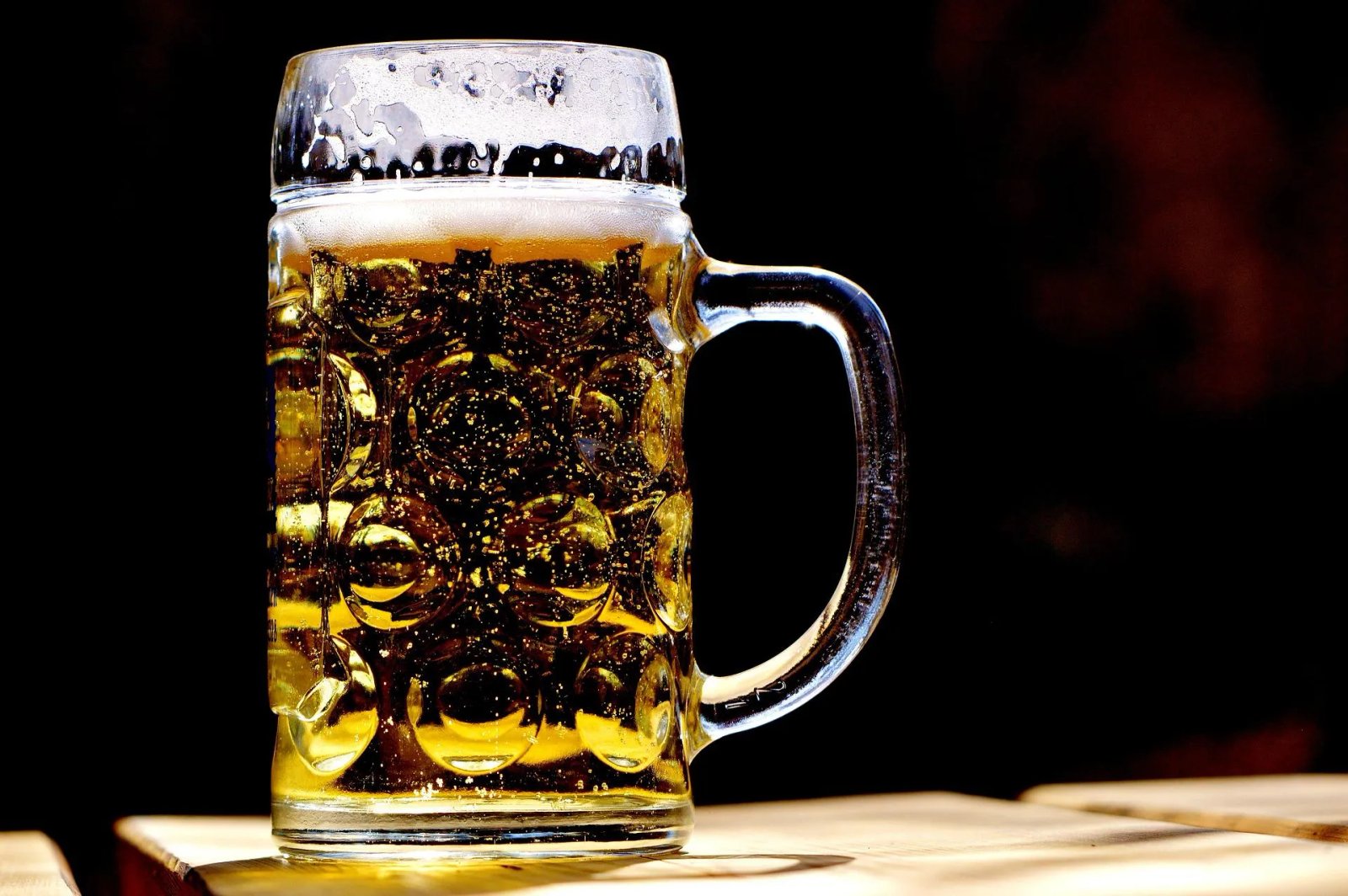 Bar nos EUA serve cerveja grátis até primeiro insulto de Trump em discurso no Congresso