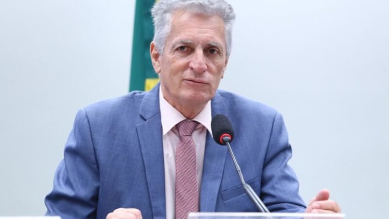 Deputado do PT se retrata após publicar montagem com Vorcaro e Bolsonaro