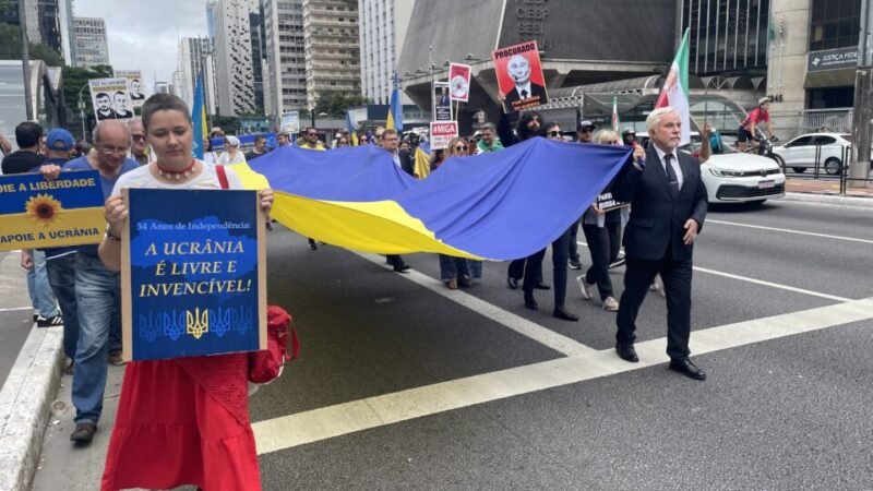 Manifestações e missas lembram os quatro anos de guerra na Ucrânia em São Paulo e Curitiba