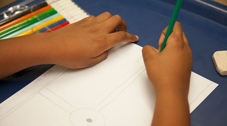 Centro-Oeste de MG desvia e sai da meta de escolarização do Ensino Fundamental batida em 2022 e 2023, diz IBGE