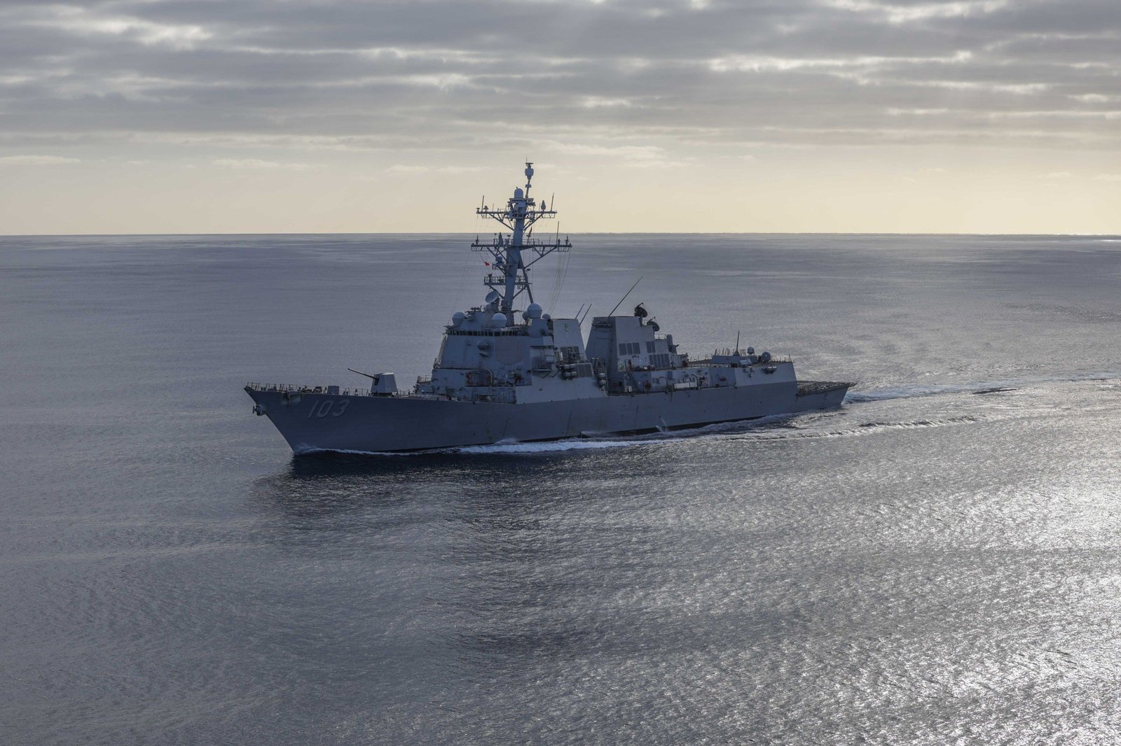 VÍDEO mostra momento de colisão entre navios da Marinha dos EUA perto da América do Sul
