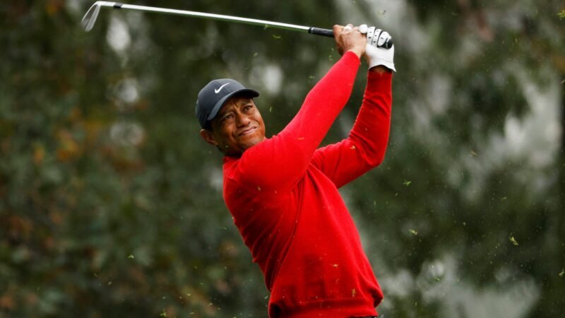 Tiger Woods é preso após acidente e suspeita de dirigir sob efeito de substâncias nos EUA