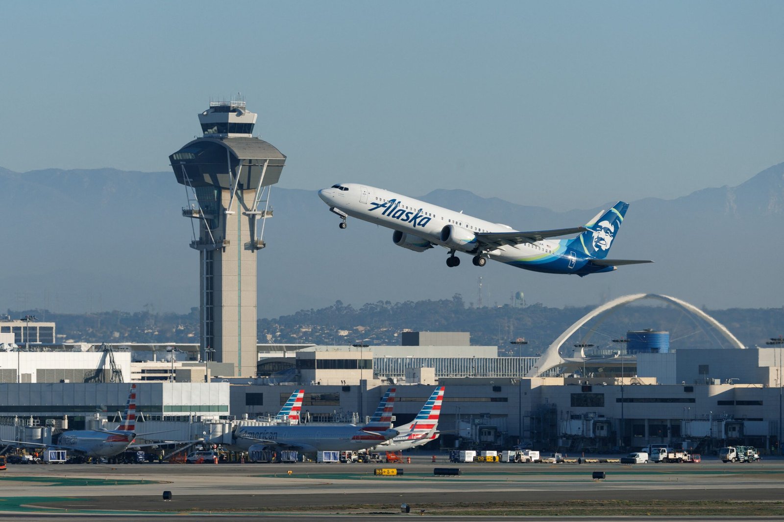 Aviões quase batem durante pouso no aeroporto de Newark, nos EUA