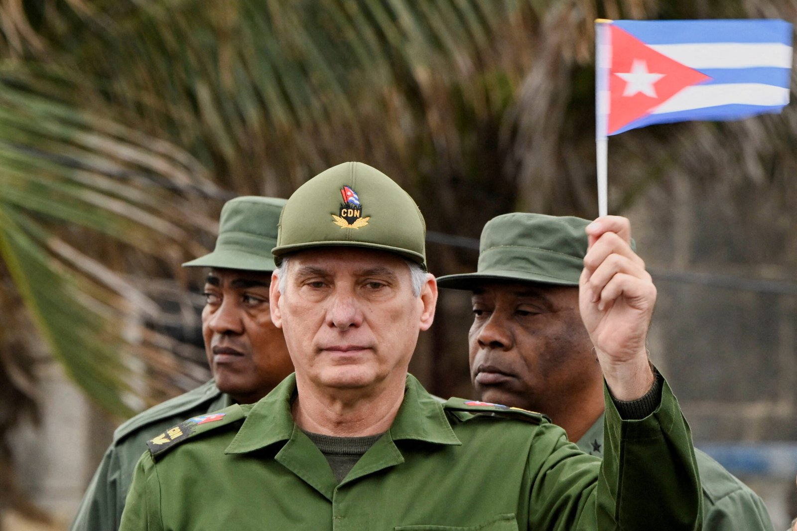 EUA avisam Cuba que presidente precisa deixar o cargo para que acordos sejam fechados, diz jornal