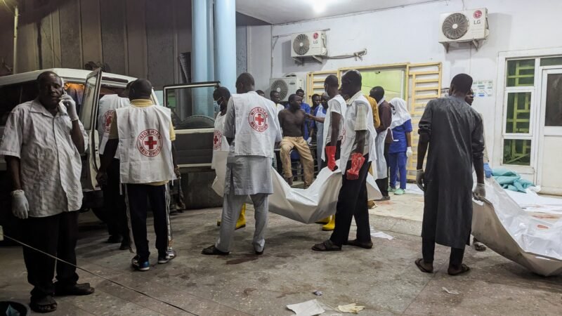 Atentados deixam 23 mortos e 108 feridos na Nigéria; suspeita é que sejam ataques suicidas