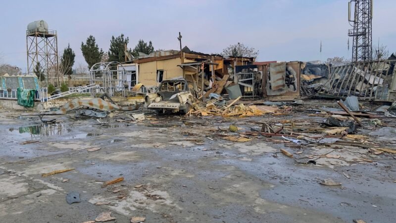 Afeganistão acusa Paquistão de bombardear hospital para usuários de drogas e matar 400 pessoas; país nega