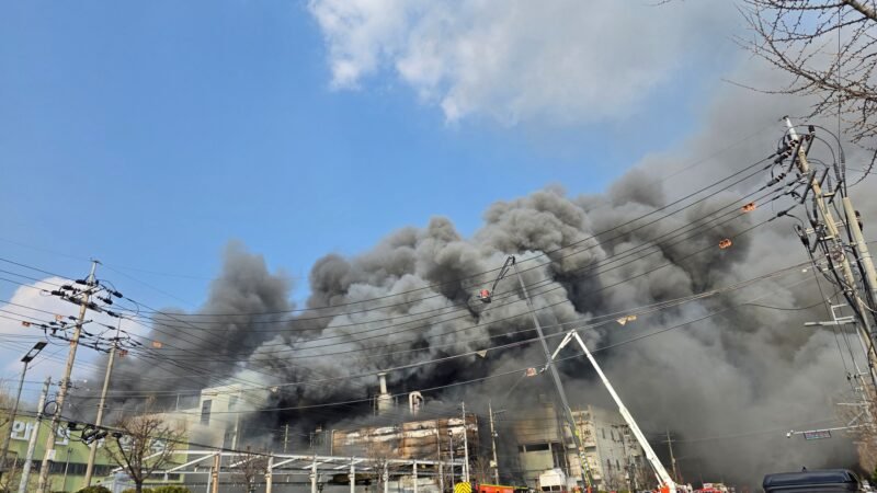Incêndio em fábrica de autopeças deixa 10 mortos na Coreia do Sul