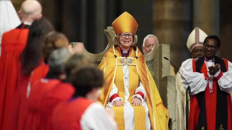 Igreja Anglicana quebra tradição e empossa primeira mulher como líder espiritual