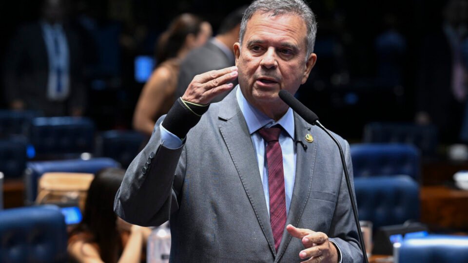 Bolsonaro pede a Moraes visitas regulares de Rogério Marinho na prisão