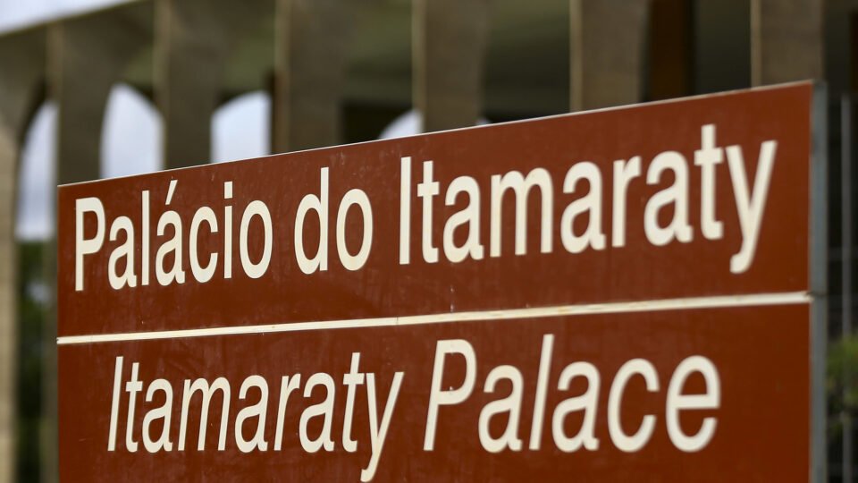 Após condenar EUA e Israel, Brasil manifesta solidariedade a países do Golfo